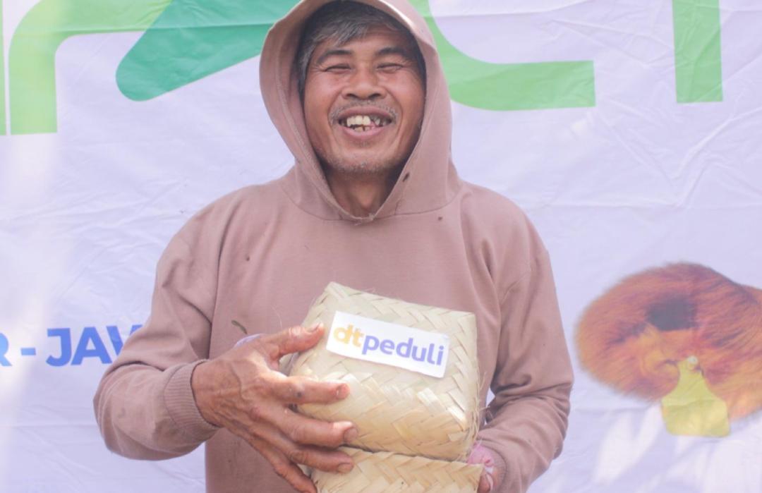 Jauh dari Pusat Kota, DT Peduli Cianjur Salurkan Qurban ke Desa Buniwangi 
