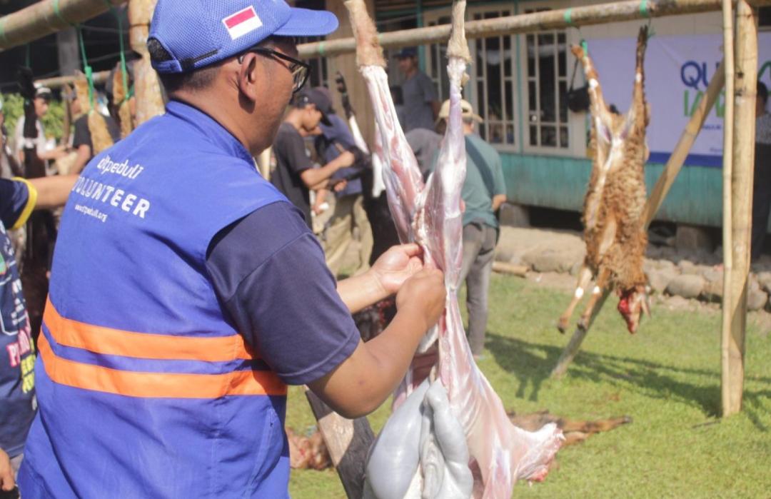 Hari Tasyrik Ketiga, DT Peduli Cianjur Salurkan Qurban ke  Pondok Pesantren Al Muawanah