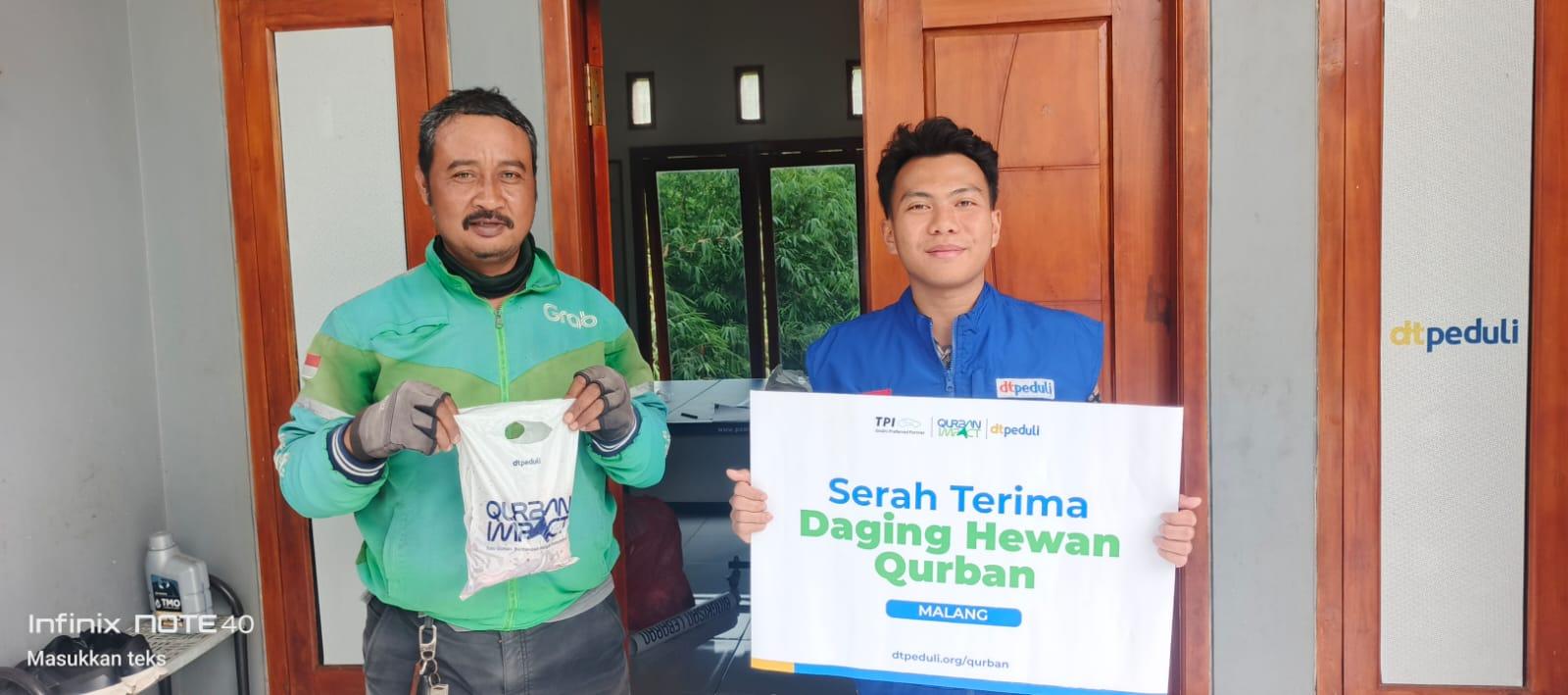 TPI Grab Malang Bersama DT Peduli Malang Salurkan Daging Qurban untuk Driver & Staf Grab