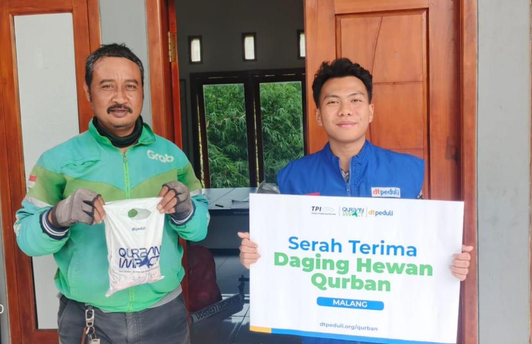 TPI Grab Malang Bersama DT Peduli Malang Salurkan Daging Qurban untuk Driver & Staf Grab