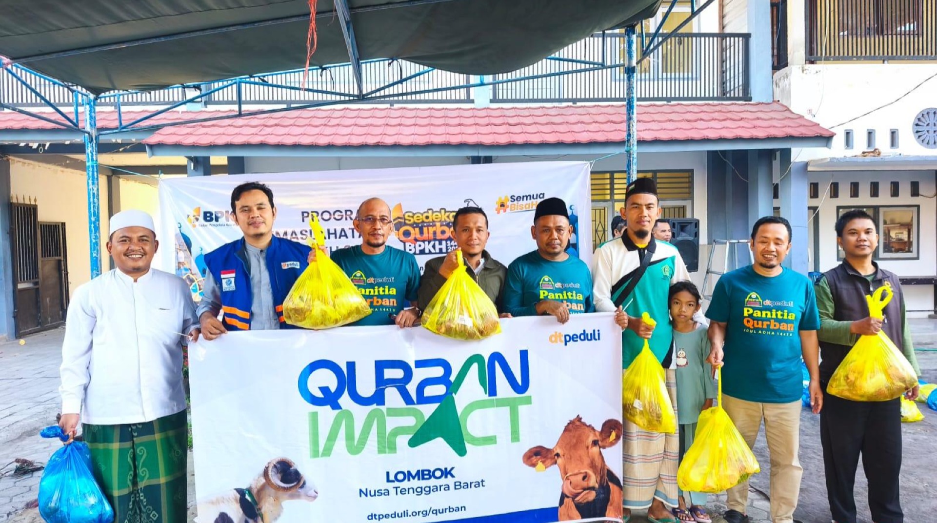 MPZ Palasmasta dan DT Peduli NTB Salurkan Qurban Sapi untuk Masyarakat di Desa Tebaban 