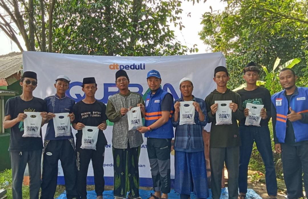 Perkuat Dakwah di Kampung Tagog, DT Peduli Kuningan dan Optik Zolaris Sukseskan Program Qurban Impact