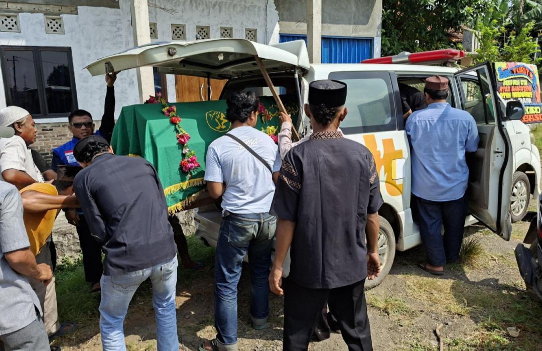 DT Peduli Metro Berikan Layanan Ambulans Gratis untuk Pengantaran Jenazah Almarhumah Atih