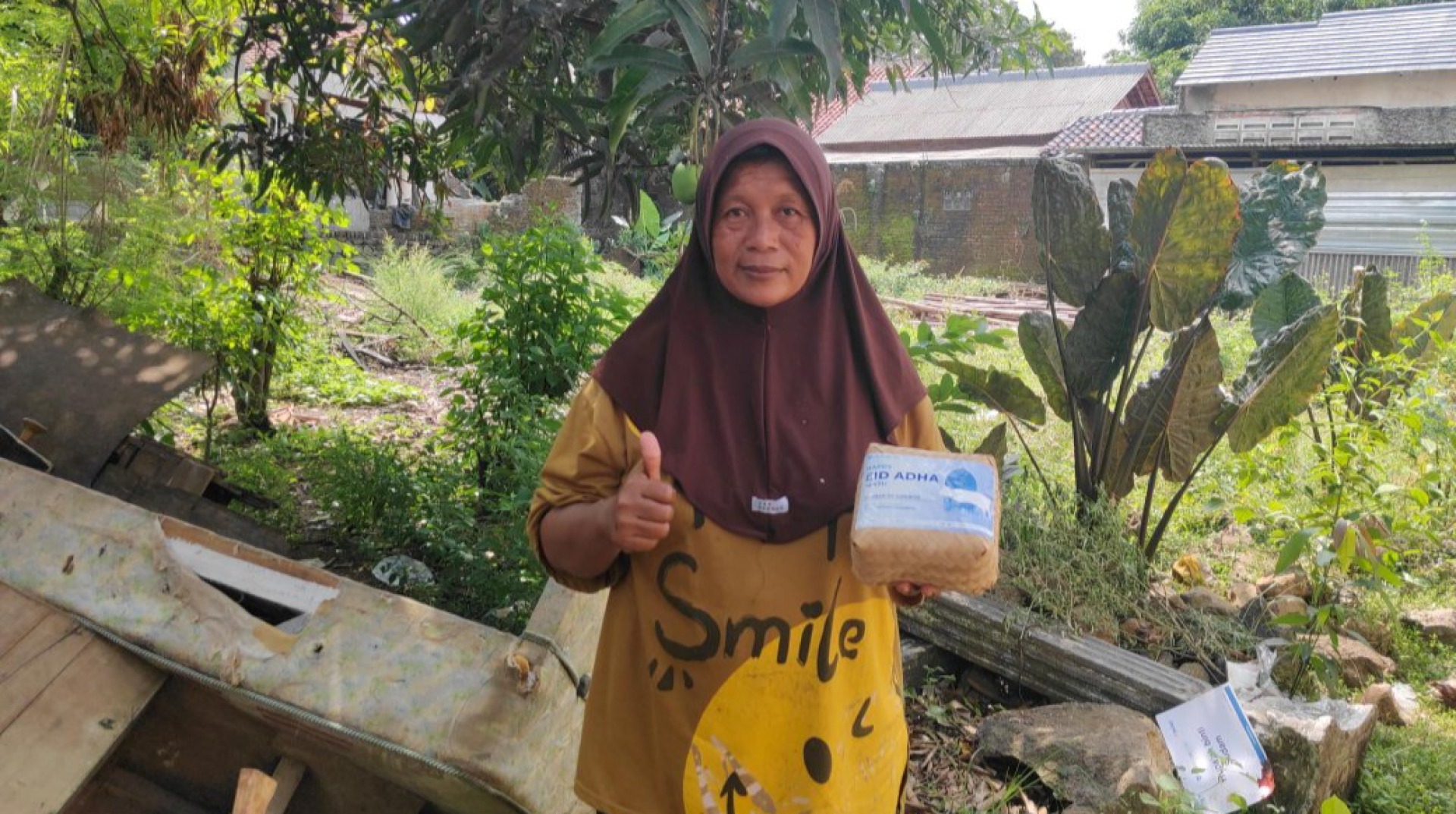 PT. Paragon Sinergi dengan DT Peduli Cirebon Beri Hadiah Qurban untuk Warga Ciperna