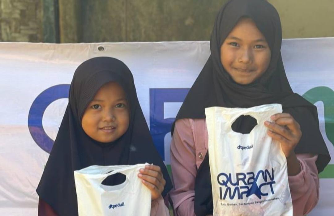 Dua Tahun Menanti, Warga Kampung Cipancer Kembali Nikmati Daging Qurban Melalui DT Peduli Sukabumi 