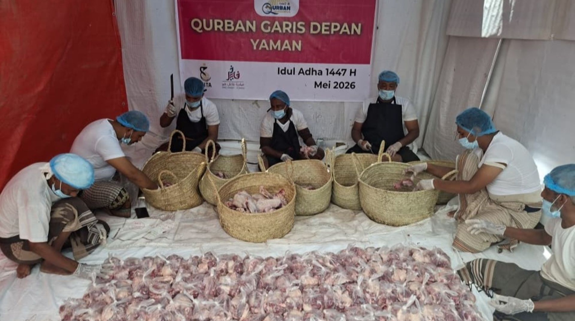 Senyum Qurban di Bumi Yaman yang Terluka 