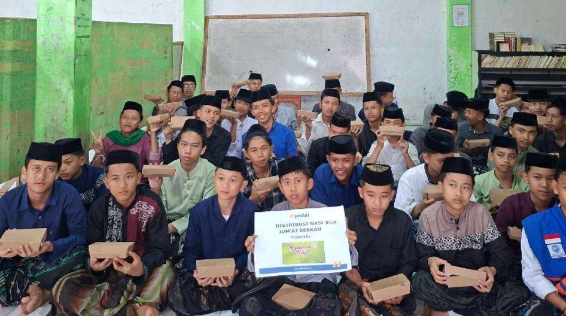 DT Peduli Bogor Gelar Program Jumat Berkah, Berbagi Kebahagiaan Melalui Seporsi Nasi 