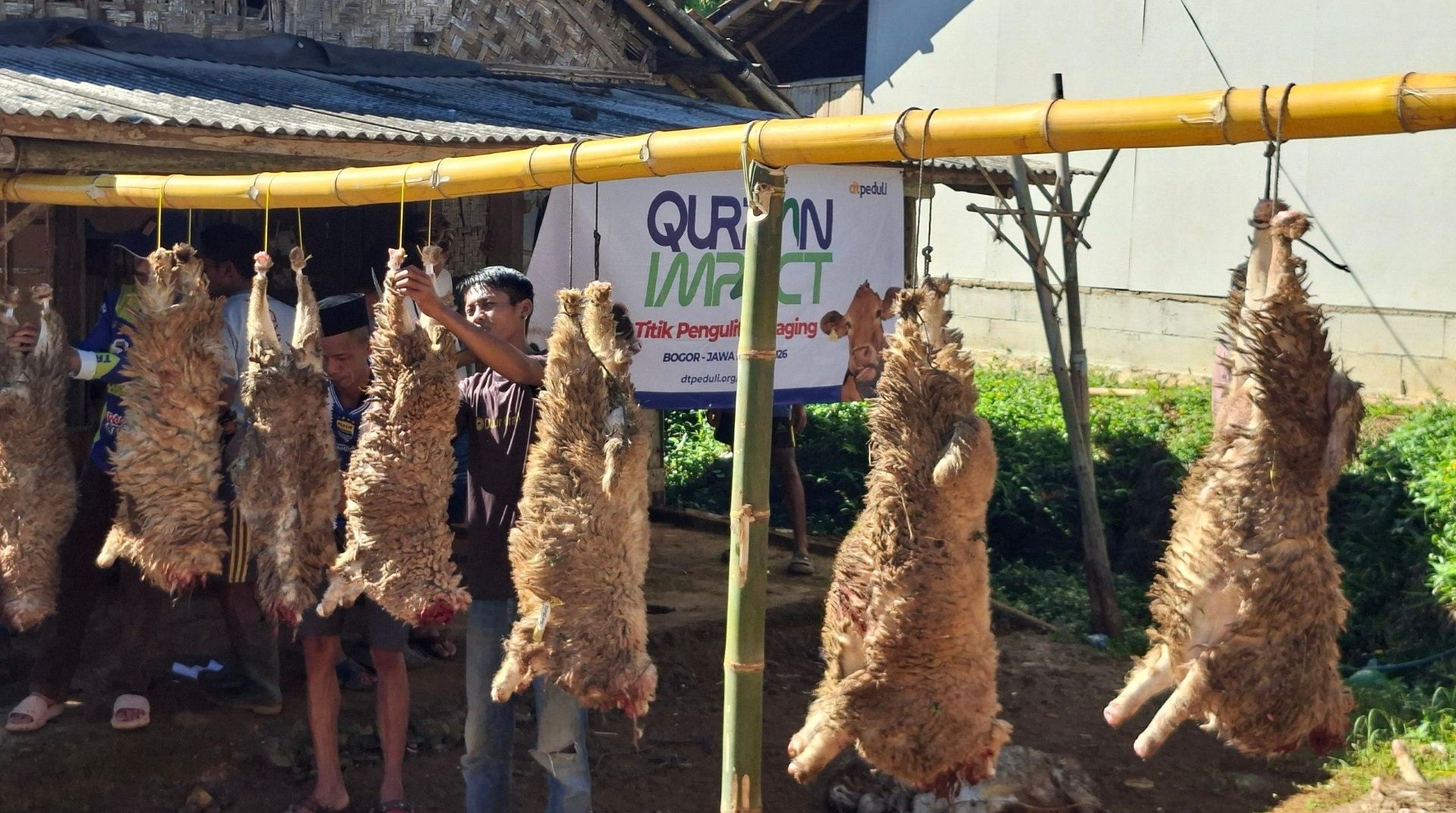 Tangis Warga Pelosok Bogor Pecah Saat Daging Qurban Akhirnya Tiba 