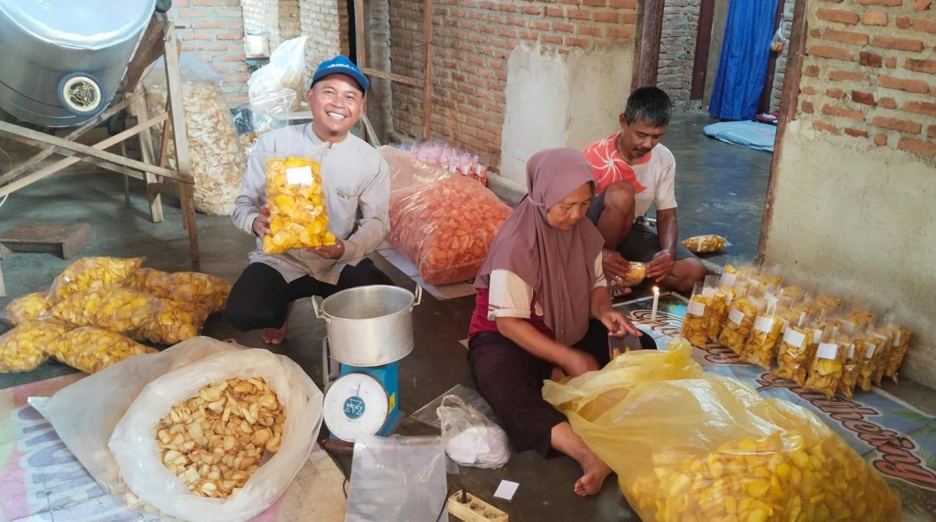 Dorong UMKM Lokal Naik Kelas, DT Peduli Metro Asesmen Usaha Keripik Singkong Lek Tum 