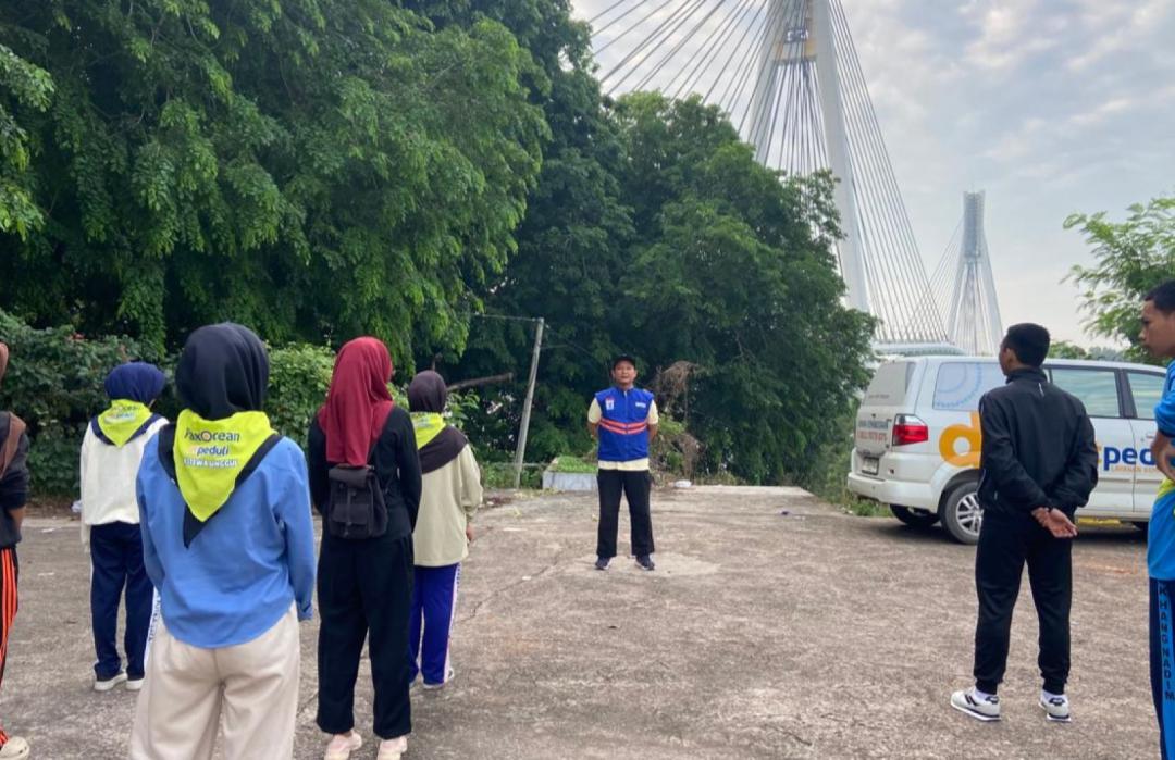 DT Peduli Kepri Dampingi Santri Beasiswa Unggul PaxOcean Gelar Aksi Cinta Lingkungan di Jembatan 1 Balerang 