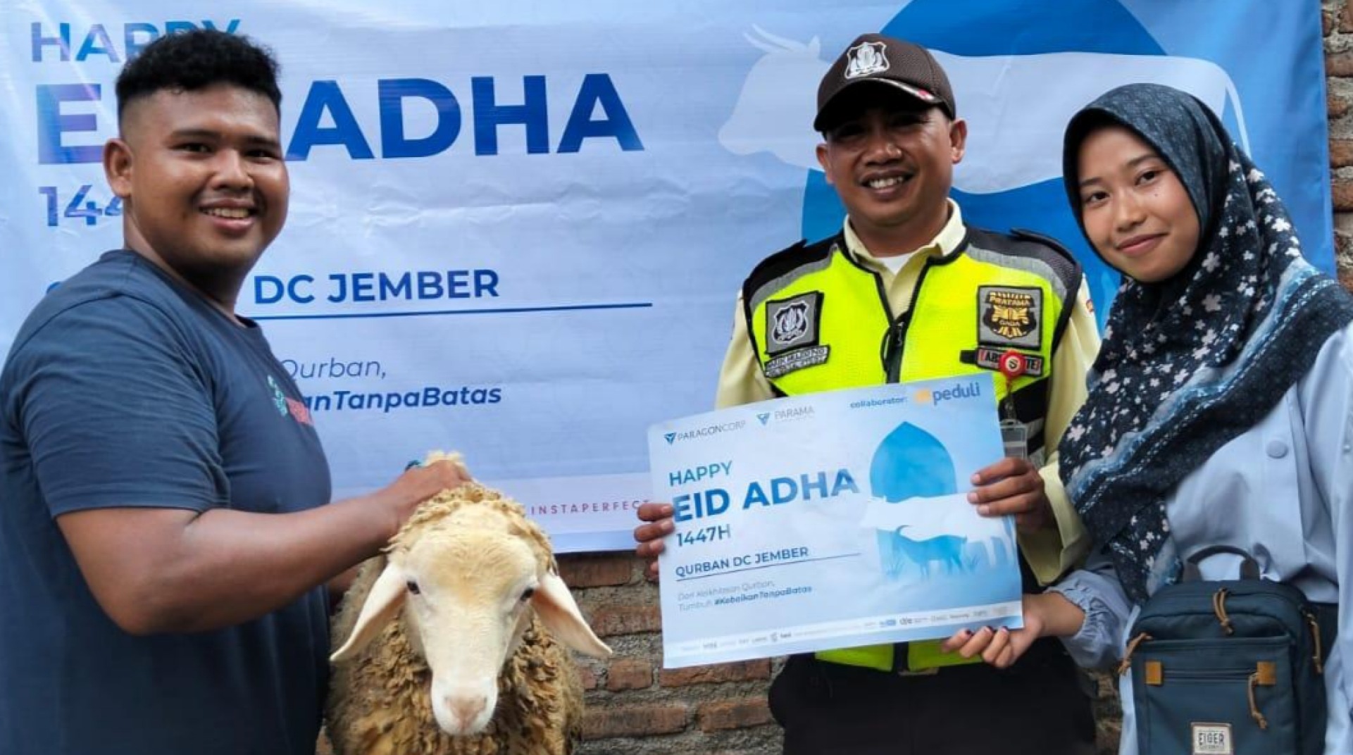 Paragon Jember Bersama DT Peduli Malang Berbagi Kebahagiaan Iduladha dengan Salurkan Hewan Qurban 