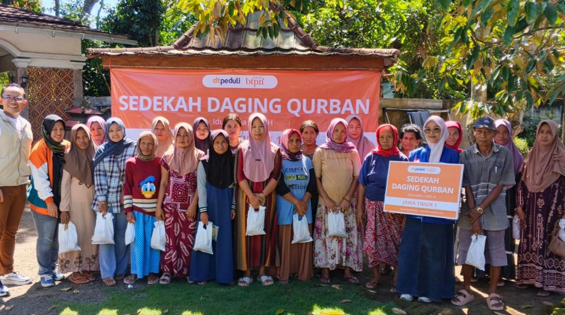 BTPN Syariah Bondowoso Bersama DT Peduli Malang Salurkan Qurban untuk Warga Desa Sumberanyar 