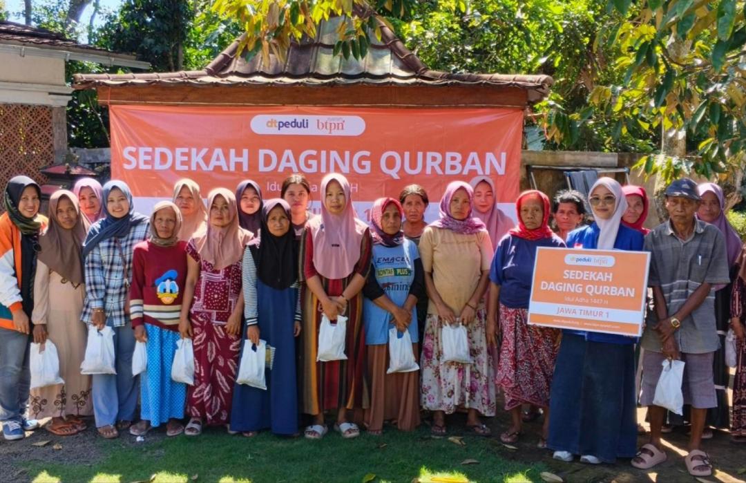 BTPN Syariah Bondowoso Bersama DT Peduli Malang Salurkan Qurban untuk Warga Desa Sumberanyar 
