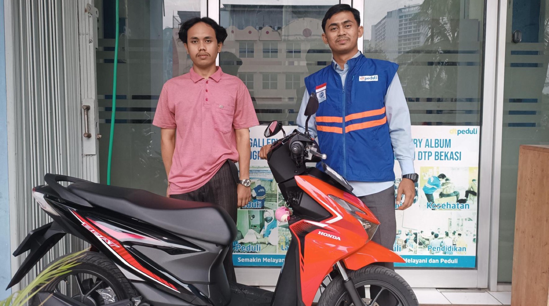 Giat Bekerja di Steam Motor, Anggota Binaan Program Ekonomi DT Peduli Bekasi Kini Mampu Beli Motor Sendiri