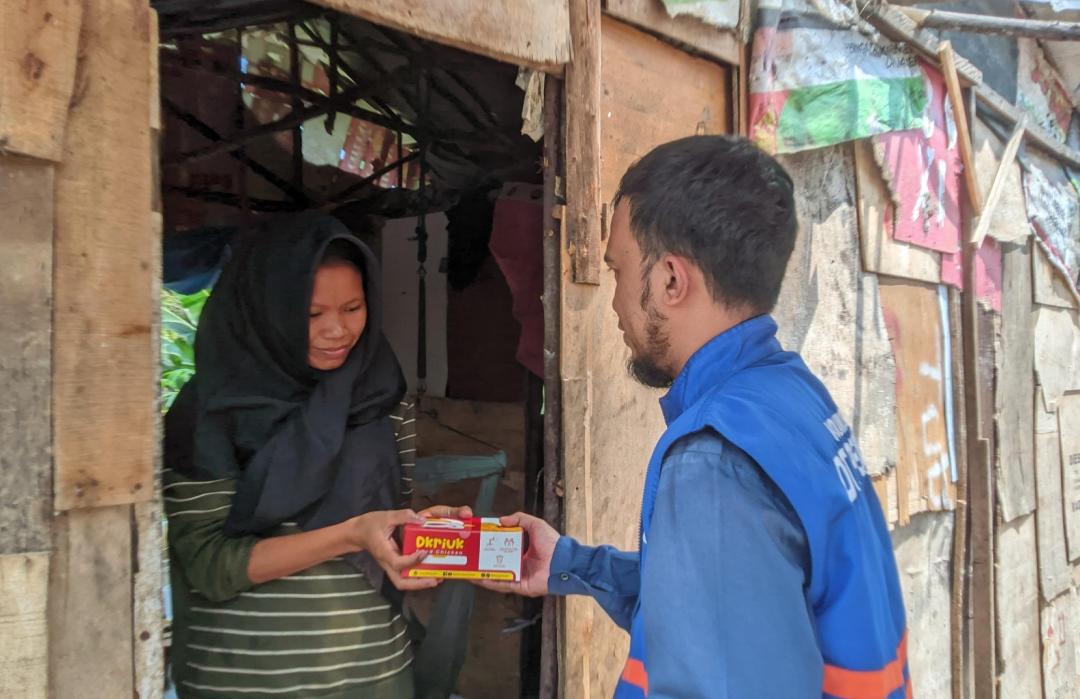 DT Peduli Lubuklinggau Salurkan Paket Fidyah untuk Pemukim di Sekitar TPA Binjai