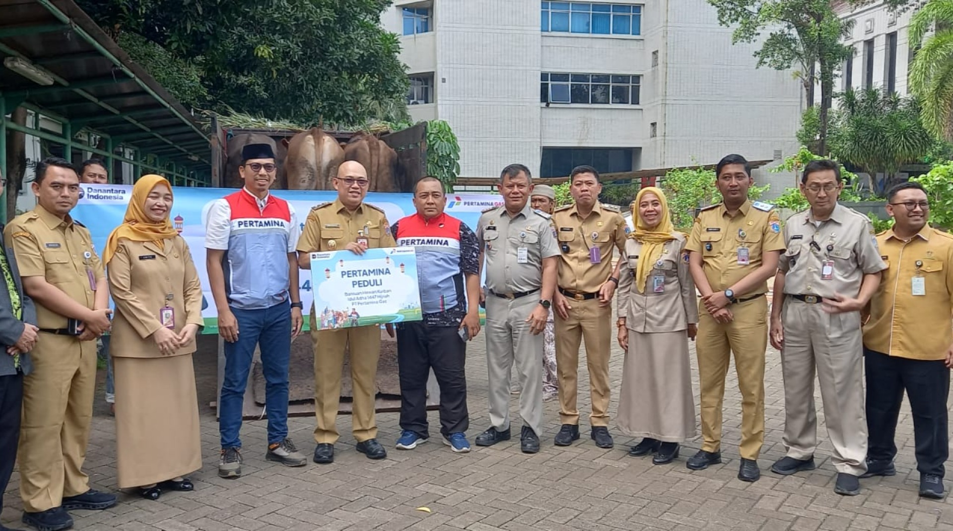Pertamina Gas Bersama DT Peduli Jakarta Salurkan Hewan Qurban Serentak di 12 Lokasi Wilayah DKI Jakarta