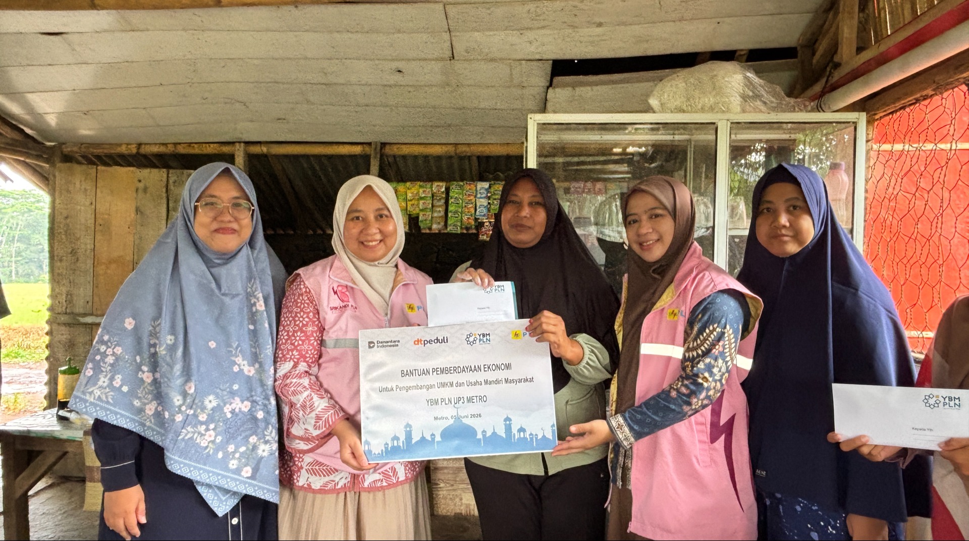 Dukung UMKM Berkembang, DT Peduli Metro Bersama YBM PLN Gulirkan Program Pemberdayaan Ekonomi