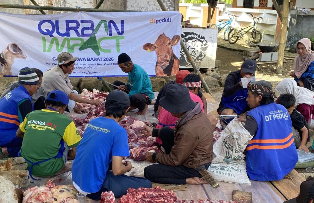 Hadirkan Kebahagiaan di Pinggiran Garut Kota, DT Peduli Salurkan Qurban di Pengadegan