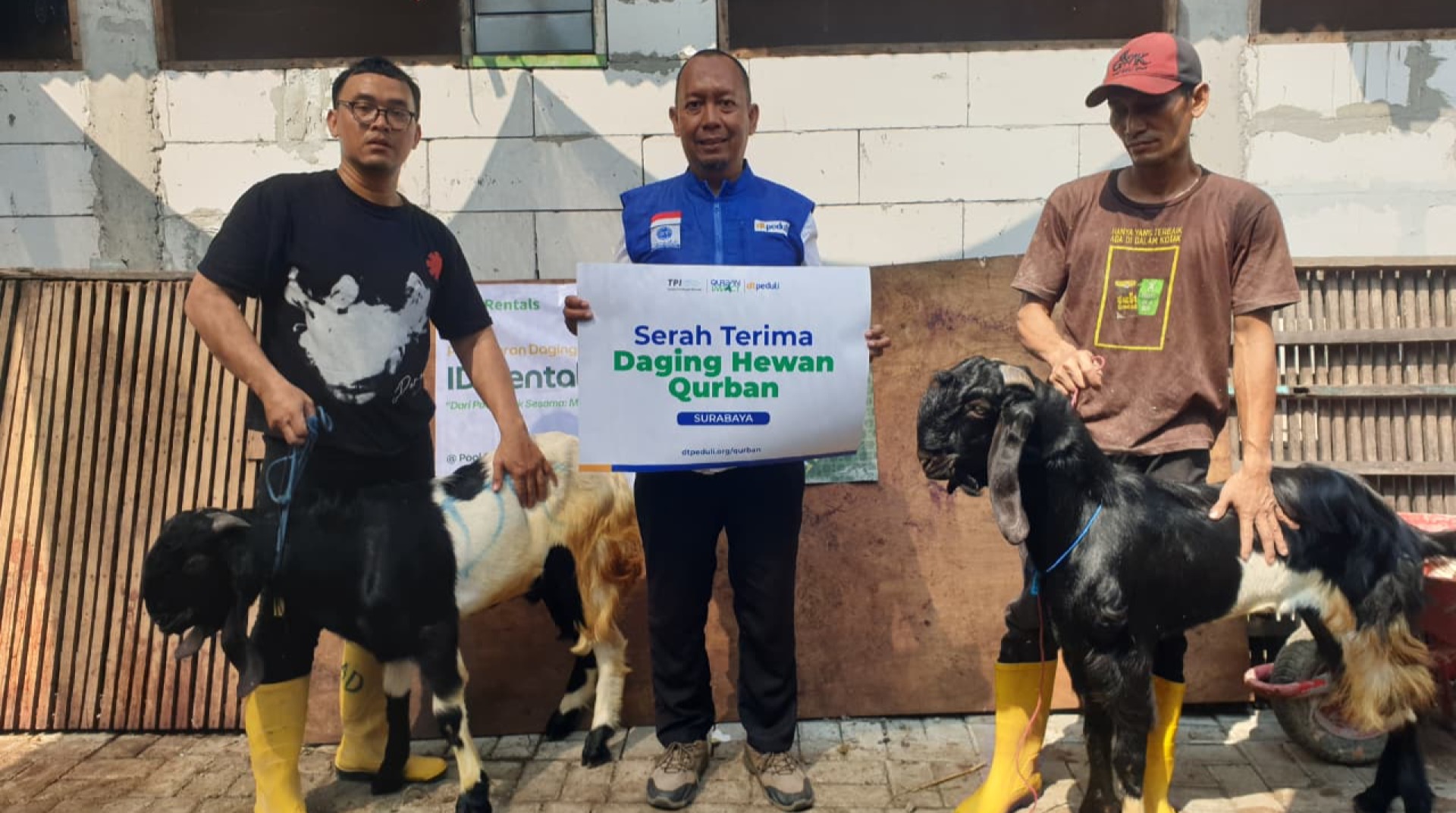DT Peduli Jatim Bersama TPI Grab Rentals Surabaya Sukses Gelar Qurban Impact 