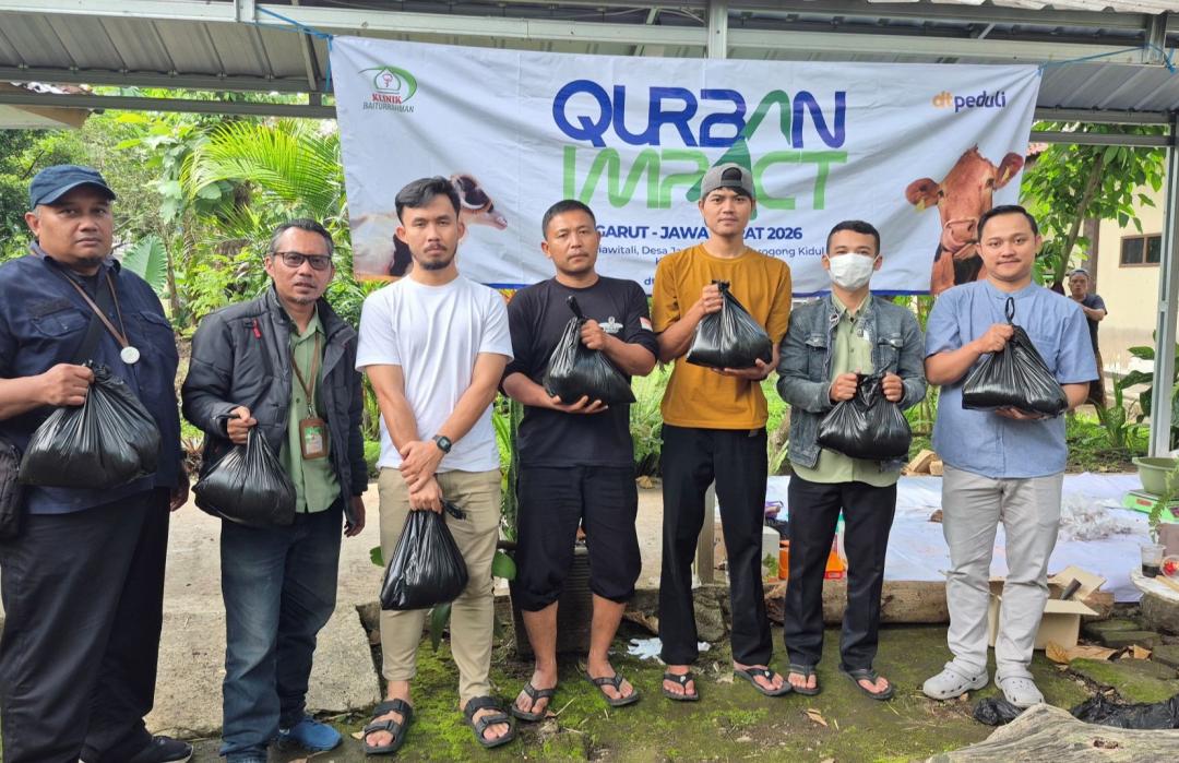 Klinik Baiturrahman Bersama DT Peduli Garut Salurkan Qurban Satu Ekor Sapi