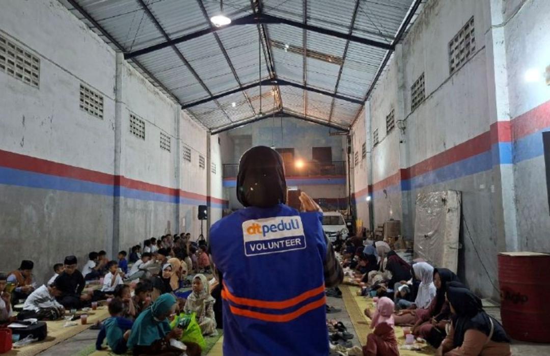 Jumat Berkah Penuh Cinta, Yayasan Jumbar Kokcil Bersama DT Peduli Solo Hadirkan Kebahagiaan Rutin untuk Anak Yatim  