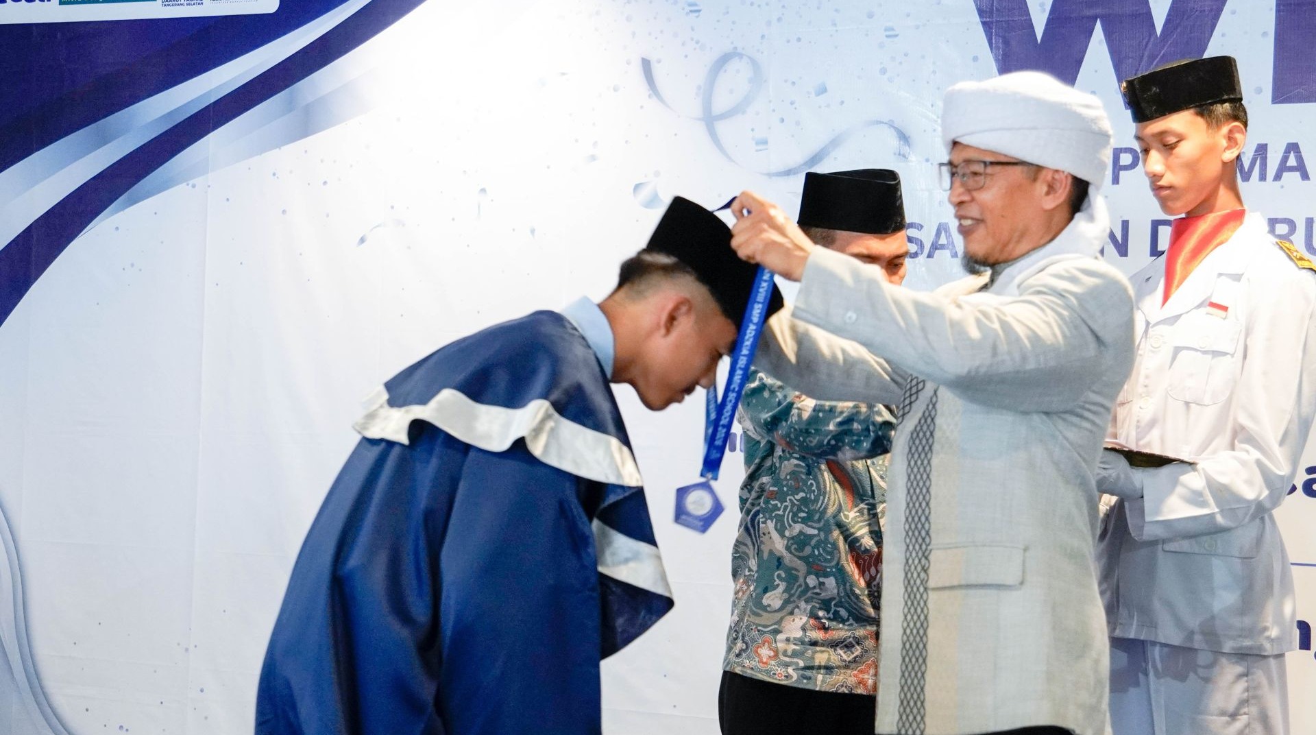 Wisuda Angkatan XVIII Adzkia Islamic School, Dari Ilmu Menuju Cahaya, Dari Akhlak Menuju Mulia 