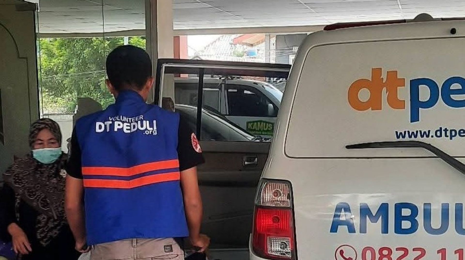 Layanan Ambulans, DT Peduli Tasikmalaya Antarkan Pasien ke RS Hermina Bandung