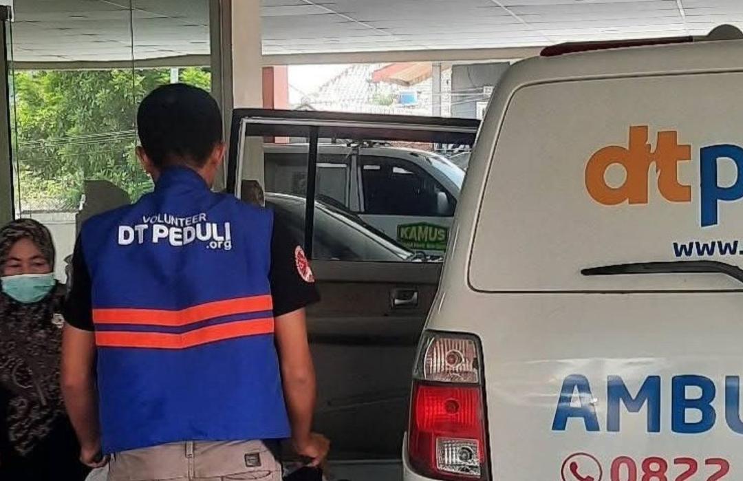 Layanan Ambulans, DT Peduli Tasikmalaya Antarkan Pasien ke RS Hermina Bandung