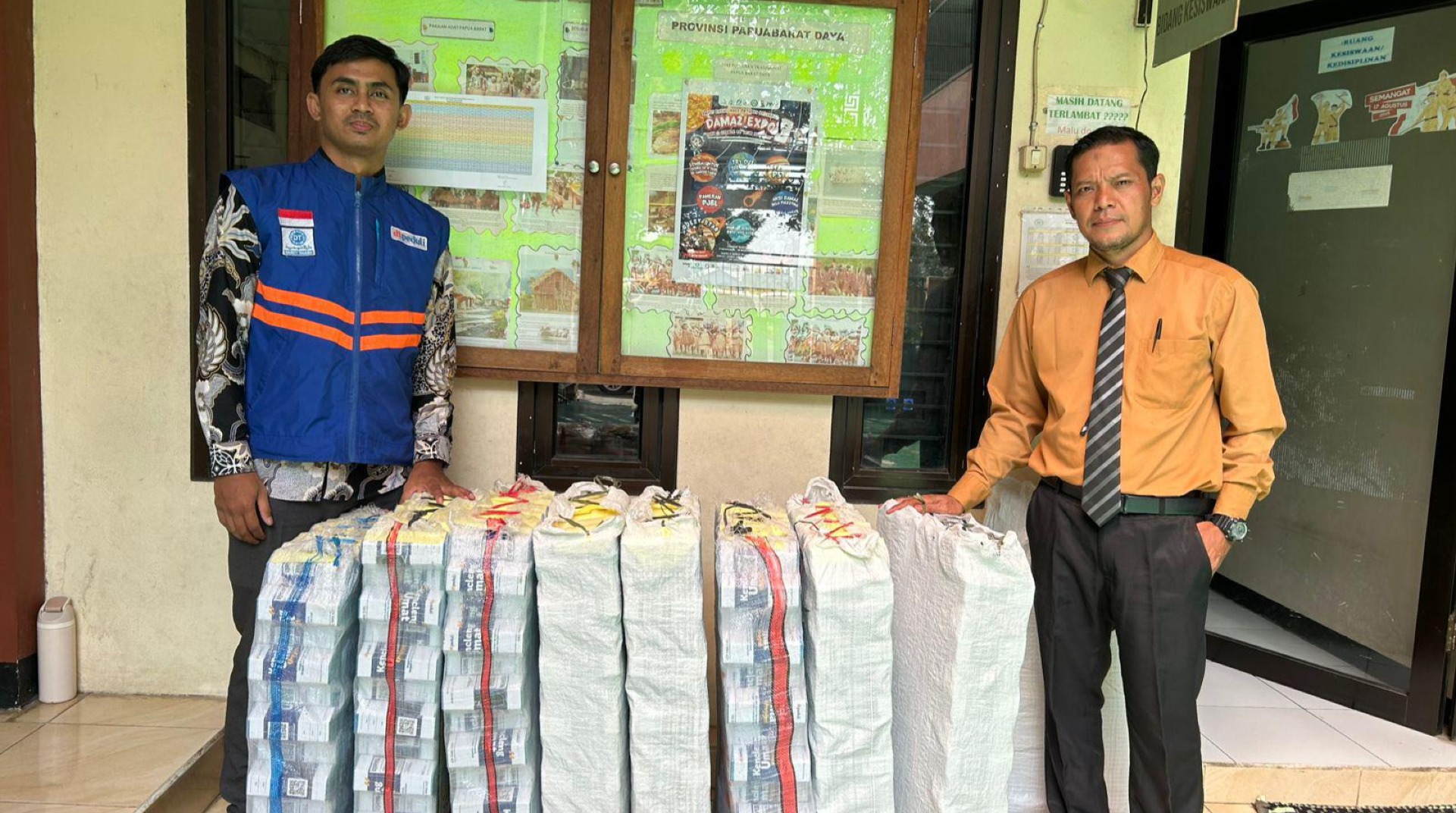 Tanamkan Jiwa Dermawan Sejak Dini, DT Peduli Bekasi Serahkan Kencleng Edukasi ke SDIT Global Insan Madani 