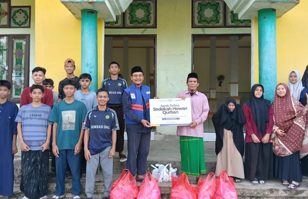 Bank Permata Syariah Samarinda dan DT Peduli Kalsel Salurkan Qurban bagi Warga dan Santri Pondok Pesantren Syaikh Zainuddin NW L3