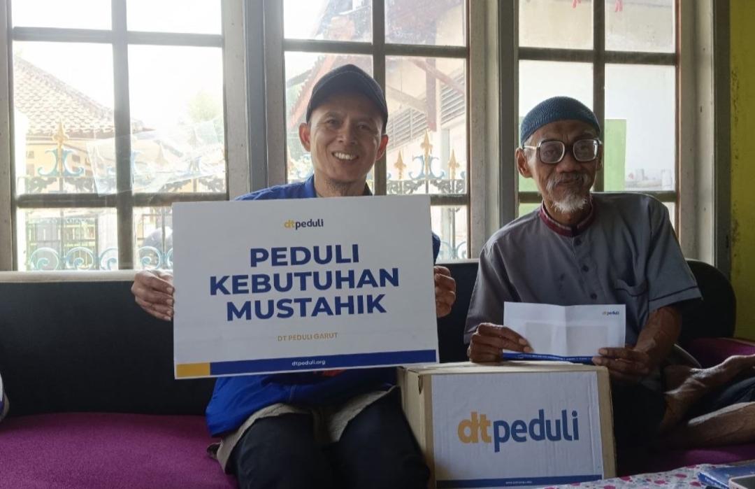 DT Peduli Garut Salurkan Bantuan Peduli Kebutuhan Mustahik untuk Nono di Leuwigoong