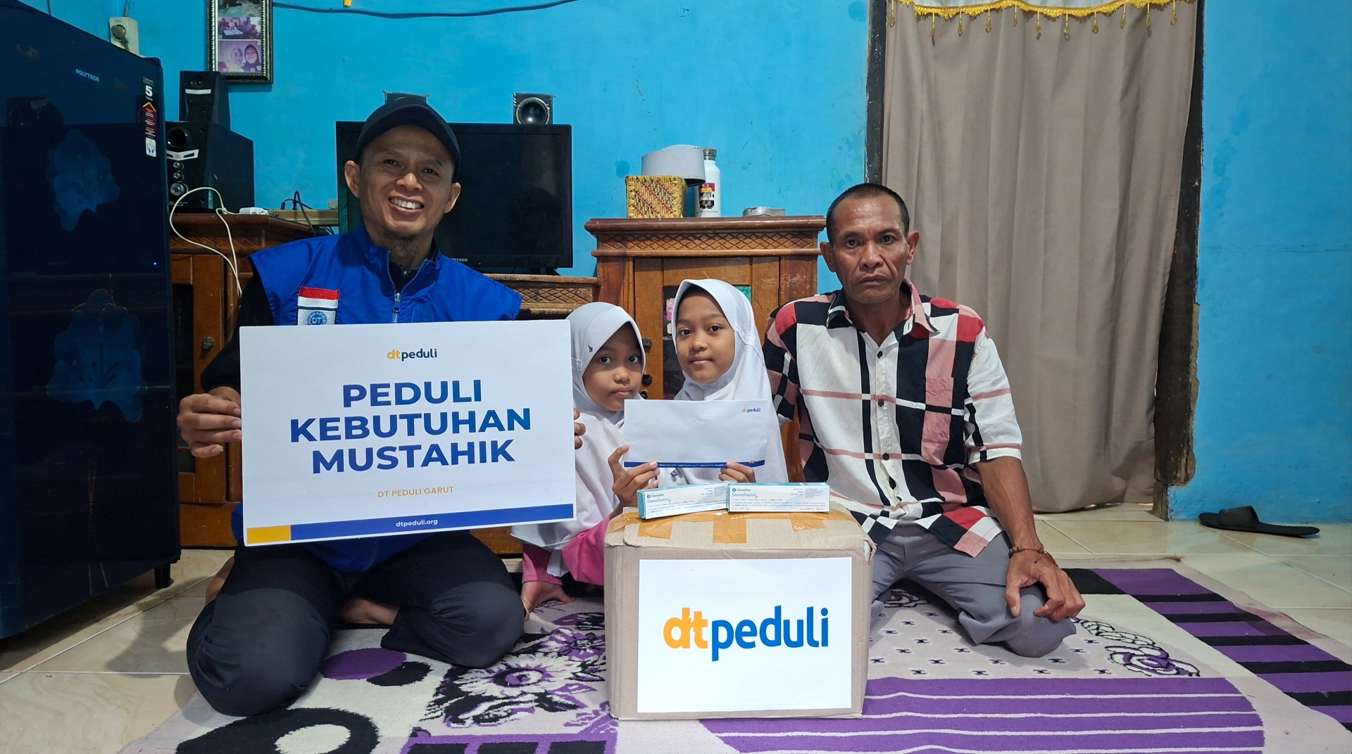 DT Peduli Garut Salurkan Bantuan Peduli Kebutuhan Mustahik untuk Dua Putri Kembar Siam di Wanaraja  