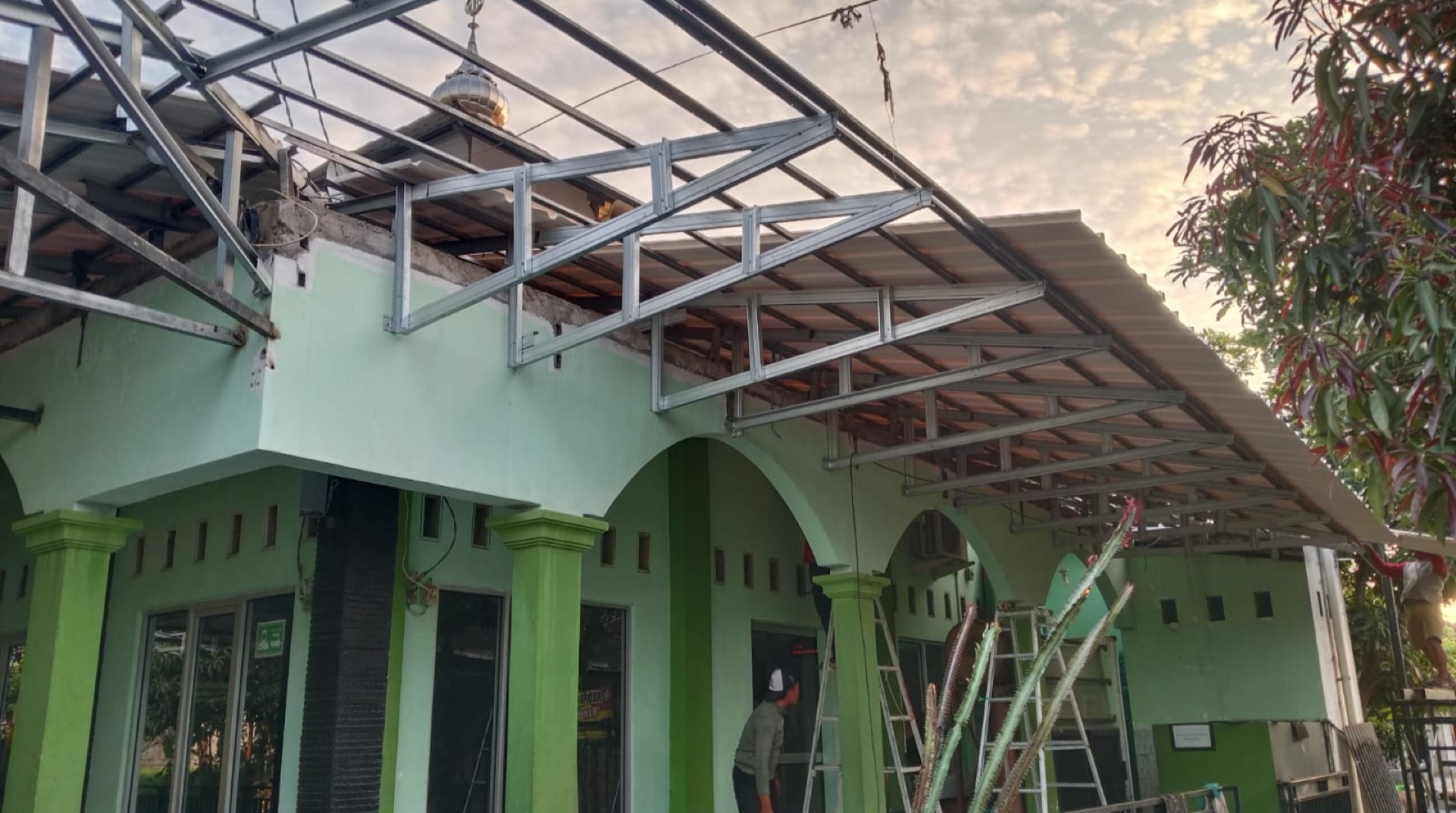 Sambut Tahun Baru Islam, DT Peduli Bandung Bantu Perbaikan Masjid Nurul Ikhlas 