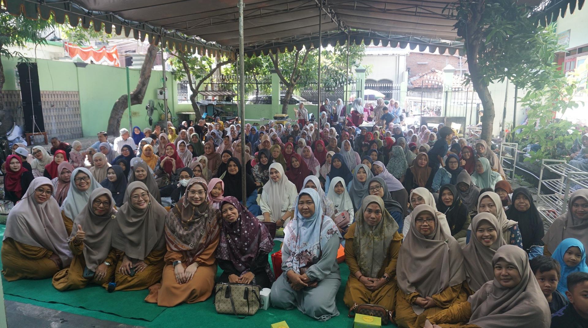 DT Peduli Surabaya Sukses Gelar Kajian Parenting di SDI An-Nur Bersama Ustazah Qotrunnada 