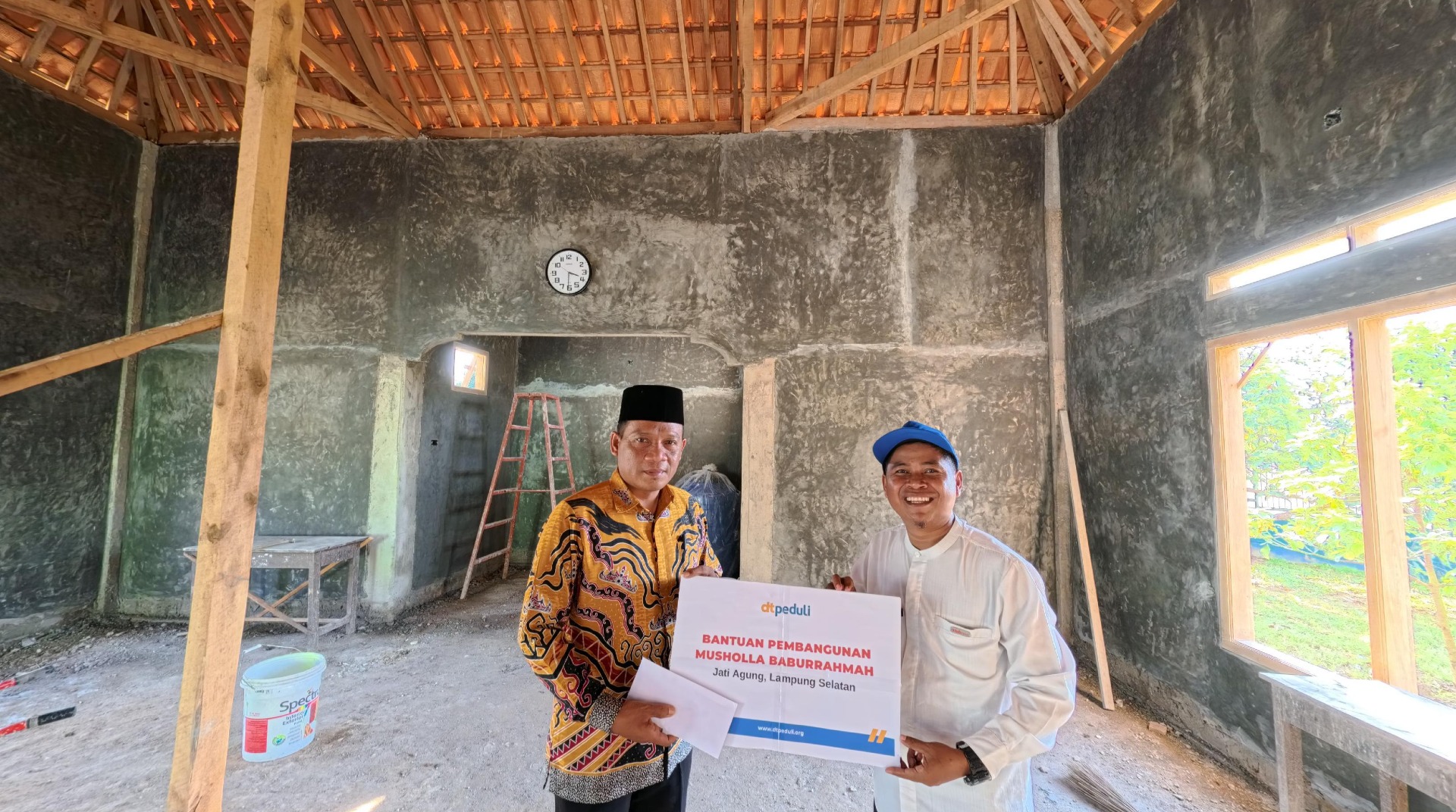 DT Peduli Metro Salurkan Bantuan Pembangunan Musholla Baburrahmah
