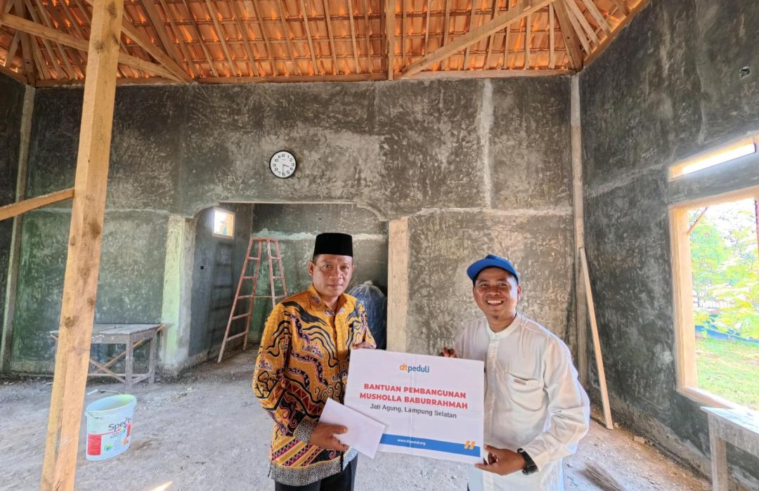 DT Peduli Metro Salurkan Bantuan Pembangunan Musholla Baburrahmah