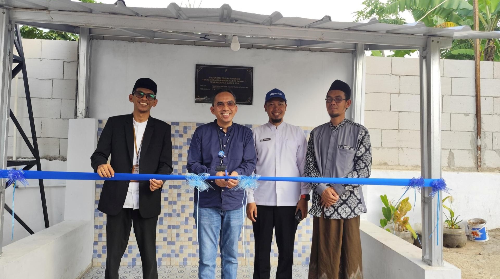 Bank BJB Kanwil 3 dan DT Peduli Resmikan Sumur Bor untuk Santri dan Warga Desa Ciniru 