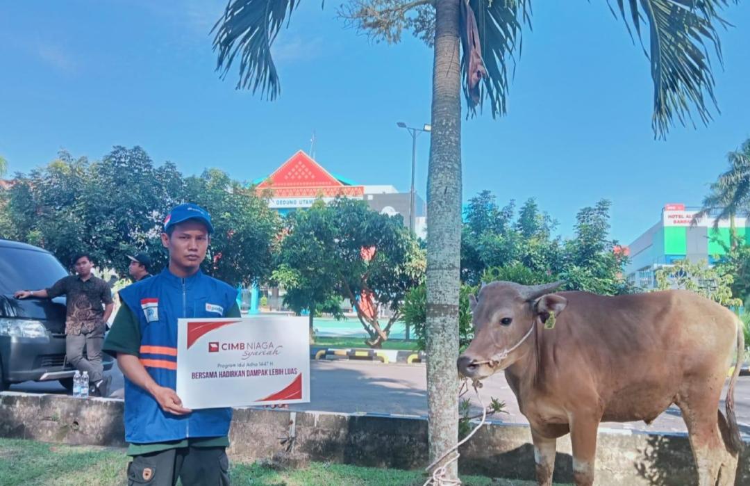 CIMB Niaga Syariah dan DT Peduli Sumsel Salurkan Qurban ke Masyarakat Sekitar Poltekbang, Palembang