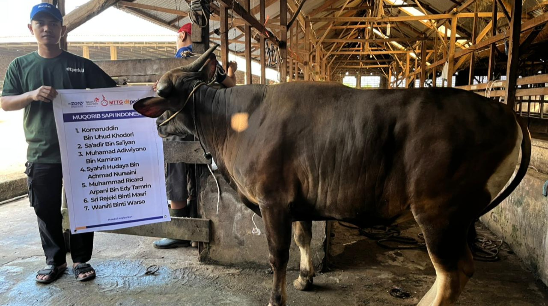 MTTG Witel Sumbagsel Bersama DT Peduli Sumsel Salurkan Qurban untuk Karyawan dan Masyarakat Pelosok