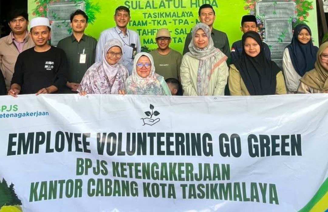  Bukti Cinta Lingkungan, BPJS Ketenagakerjaan dan DT Peduli Tasikmalaya Salurkan Bibit Pohon ke Ponpes Sulalatul Huda 
