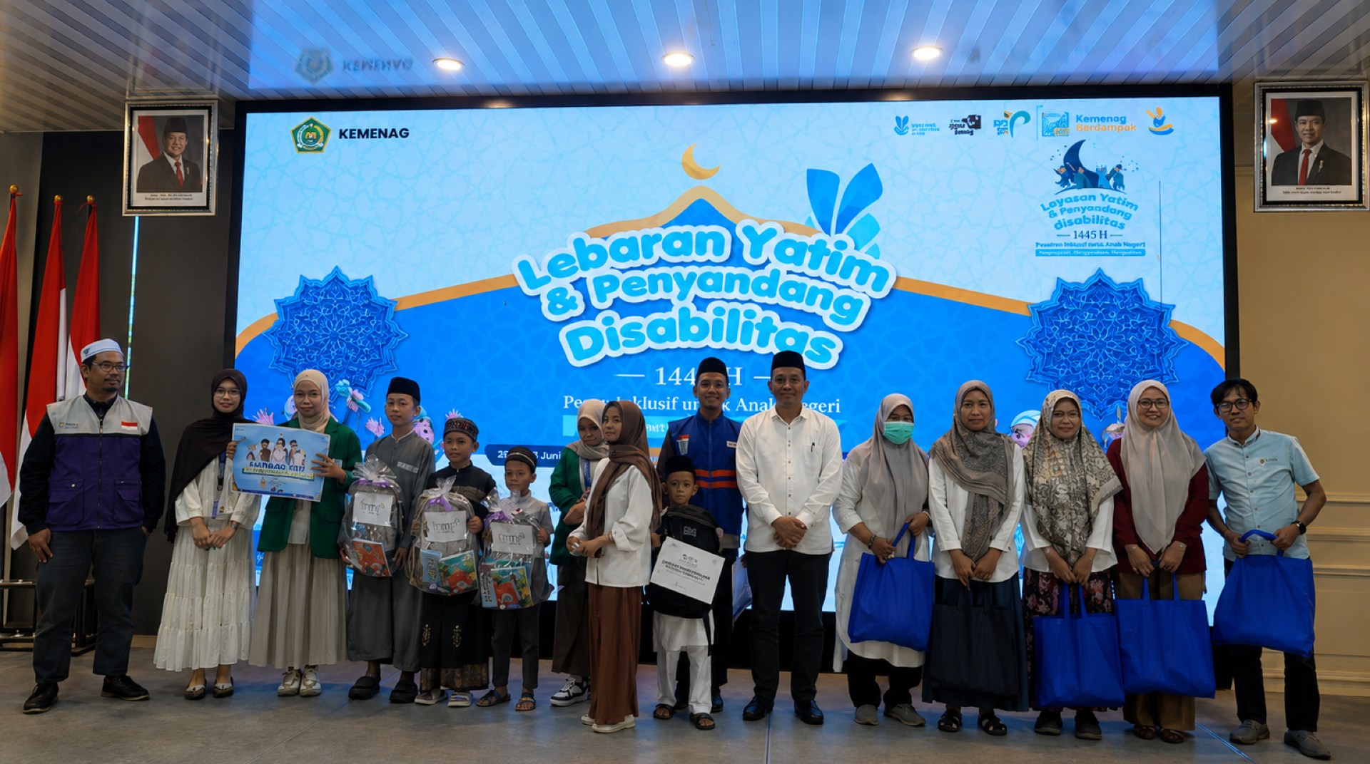 Penuh Haru, DT Peduli Sulsel Bersama Kemenag Sulsel Gelar Lebaran Yatim dan Penyandang Disabilitas 