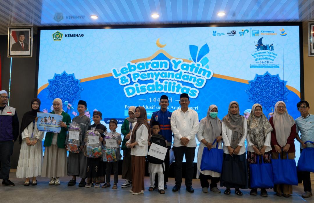 Penuh Haru, DT Peduli Sulsel Bersama Kemenag Sulsel Gelar Lebaran Yatim dan Penyandang Disabilitas 