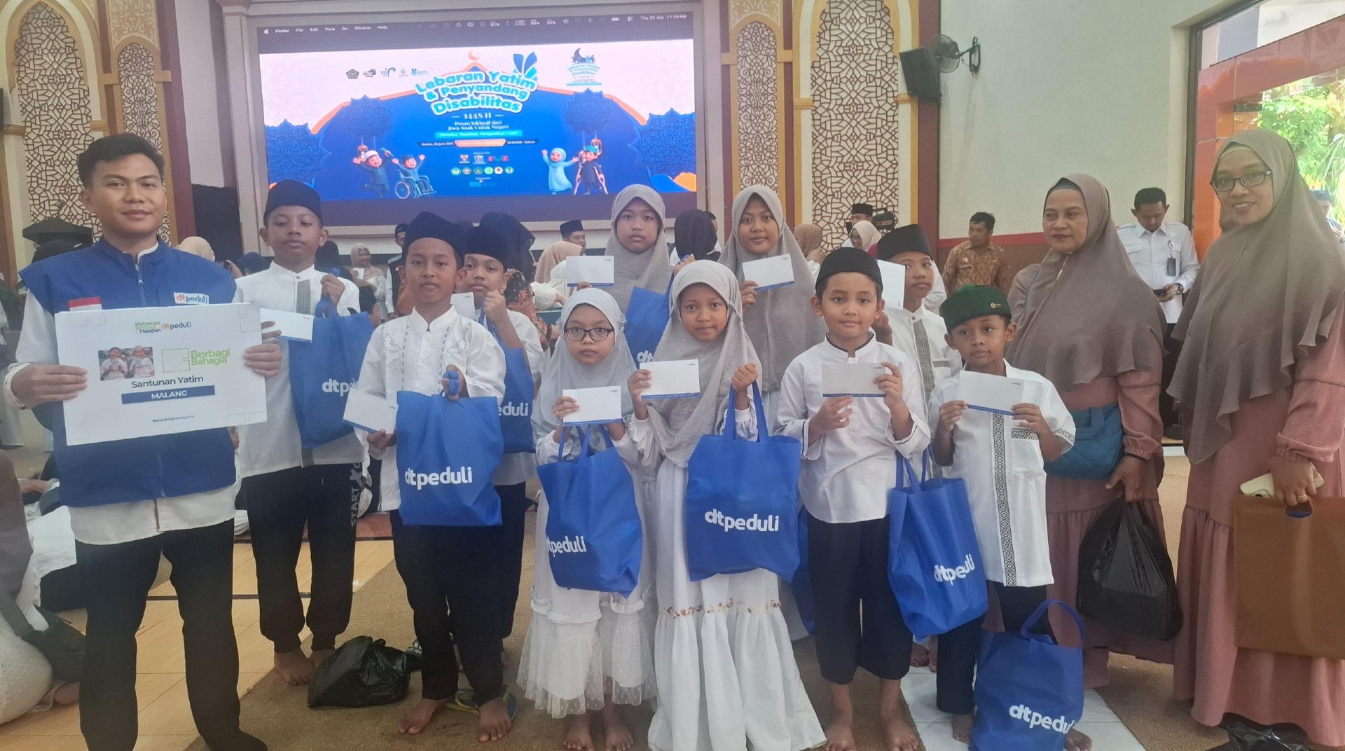 DT Peduli Malang Bersama Kemenag Hadirkan Kebahagiaan Muharram untuk Yatim dan Penyandang Disabilitas 