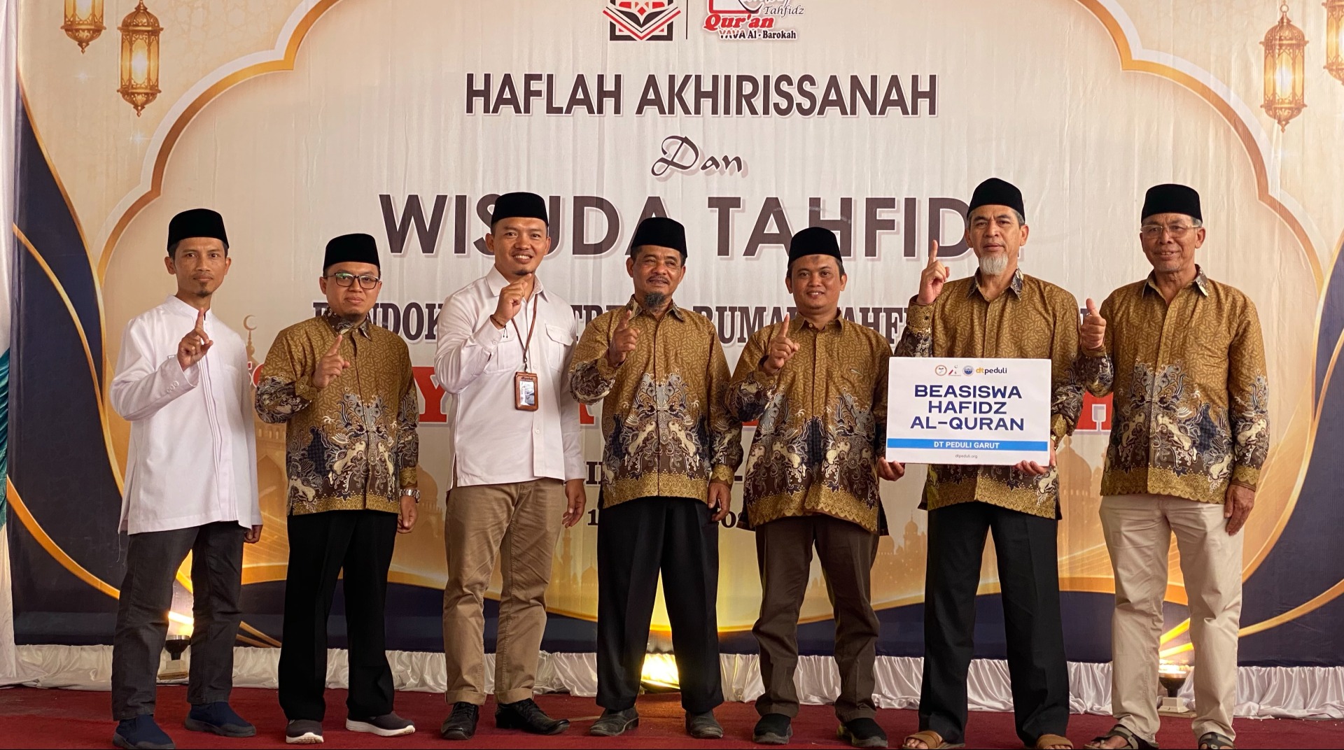 DT Peduli Garut Salurkan Beasiswa Hafidz Al-Qur'an pada Haflah Akhirissanah dan Wisuda Tahfidz Yava Al-Barokah 