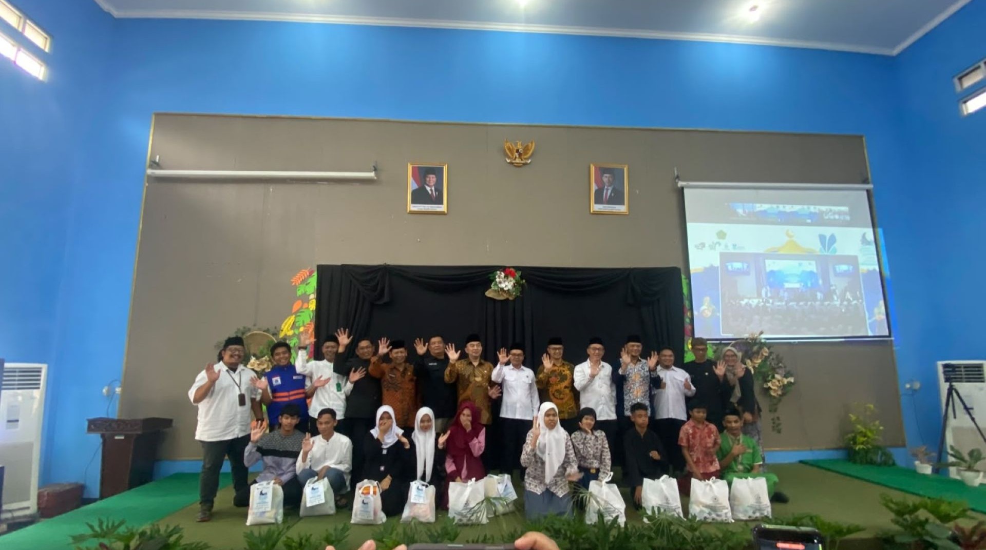 DT Peduli Bersama Kemenag dan Puluhan LAZ Lainnya Selenggarakan Lebaran Yatim dan Disabilitas  