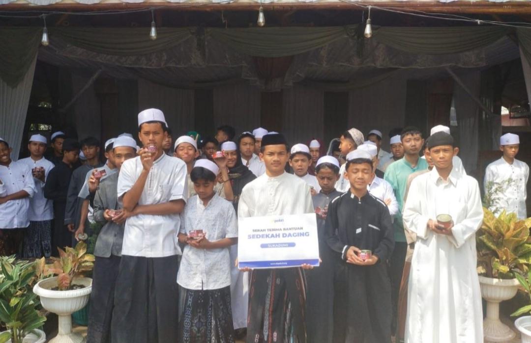 DT Peduli Sukabumi Salurkan Ratusan Kaleng Daging Kemasan untuk Santri Pondok Pesantren Baiti Jannati