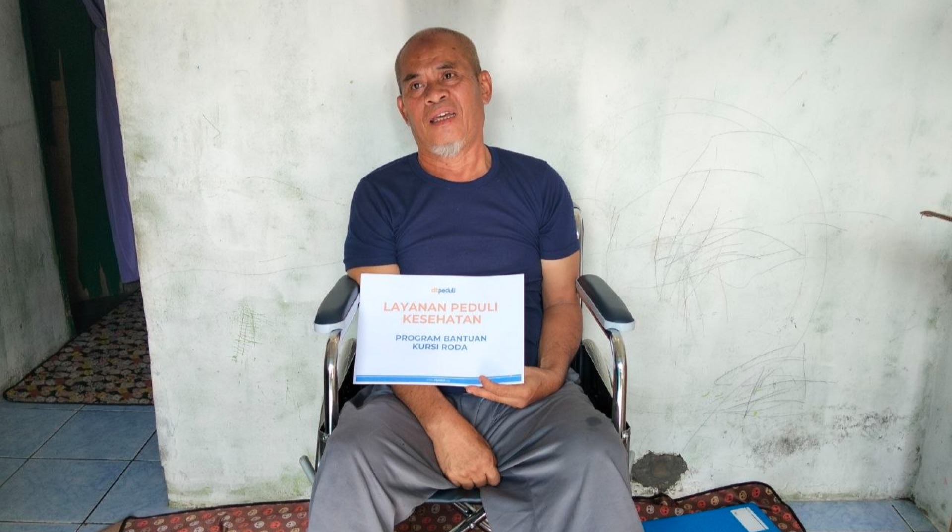 DT Peduli Sukabumi Salurkan Bantuan Kursi Roda untuk Saripudin, Guru Ngaji yang Kini Berjuang Sembuh dari Stroke 