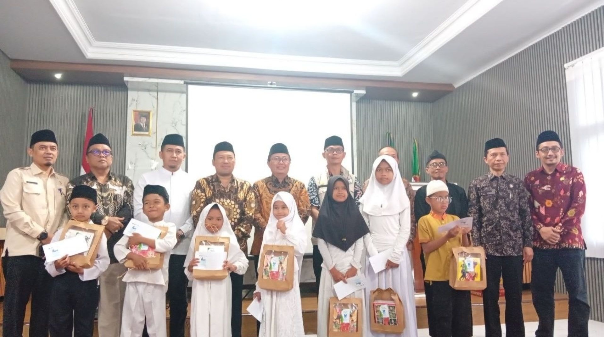 DT Peduli Bersama Kemenag Kuningan Rayakan Lebaran Yatim dan Penyandang Disabilitas 1448 H 