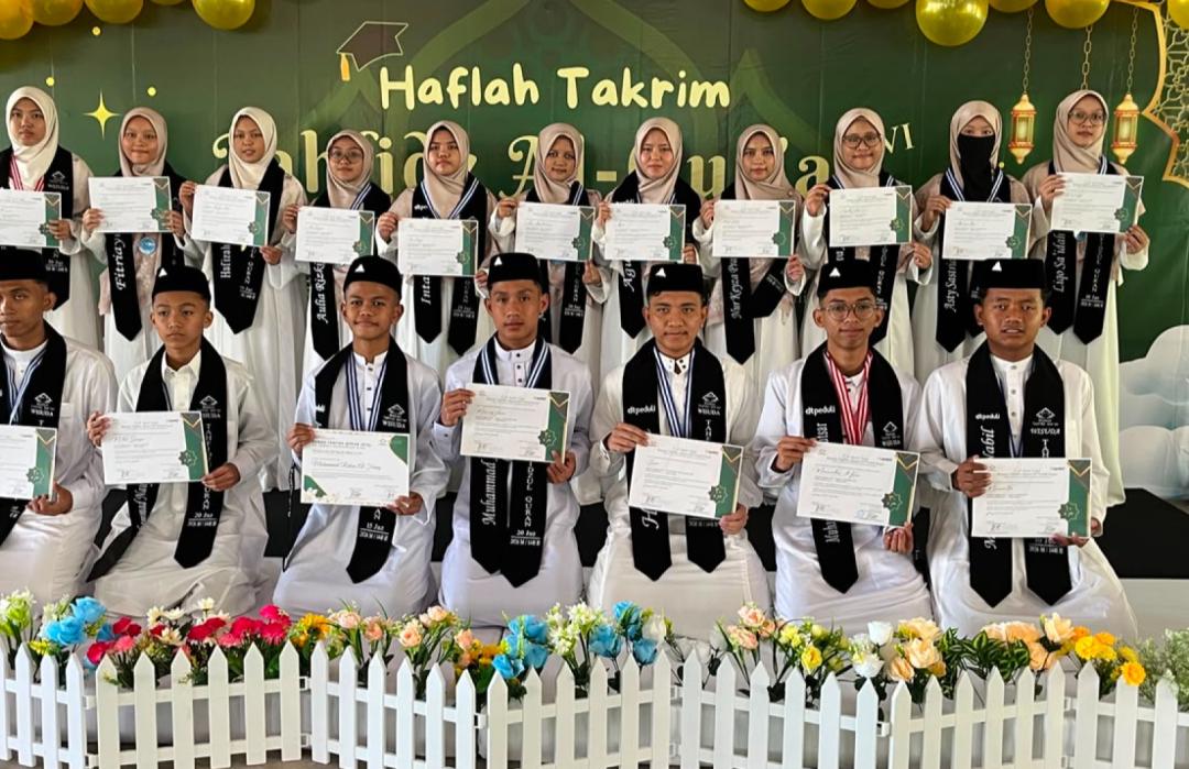 Membanggakan! Rumah Tahfidz Qur'an DT Peduli Kepri Gelar Wisuda dengan Lima Kategori Hafalan 