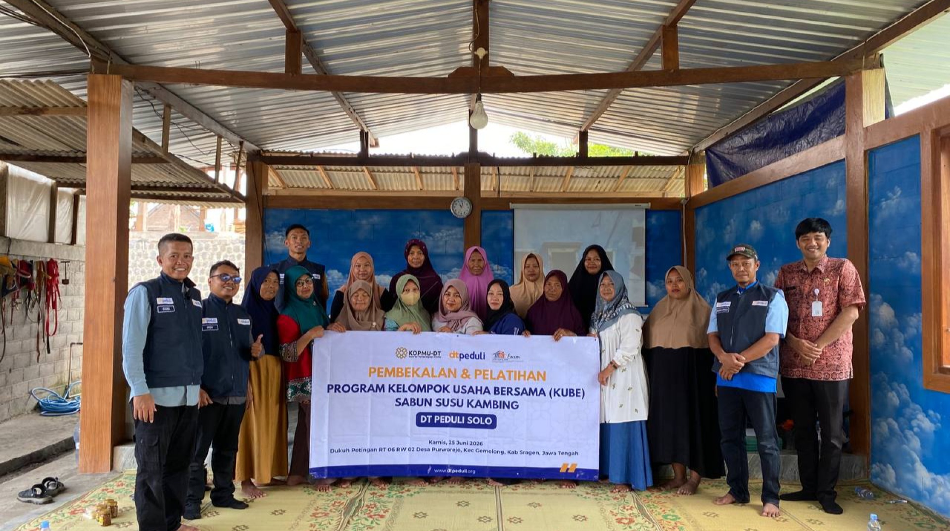 Tingkatkan Kapasitas Pemasaran Digital, DT Peduli Solo Gelar Pelatihan untuk Anggota KUBE Sambal Mbok Tama 